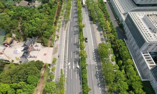 改造后的华东路锦绣东路交叉
