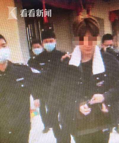 选秀艺人口罩_戴口罩的卡通图片