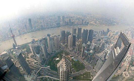 图说:上海阴天。新民晚报 种楠 摄