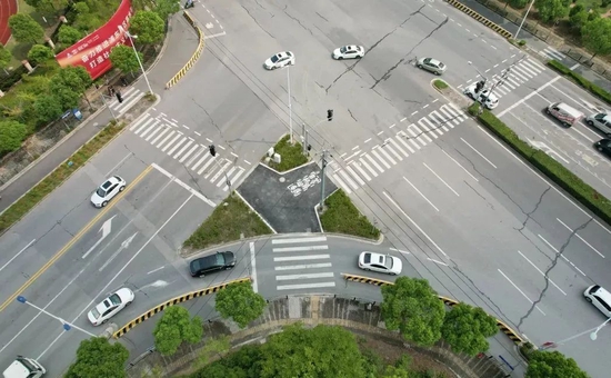 改造后的下盐路航瑞路交叉口