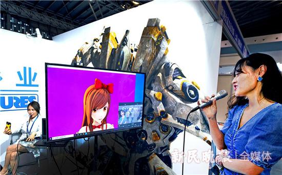 图说:虚拟直播系统也被带到展会现场 新民晚报记者 郭新洋 摄