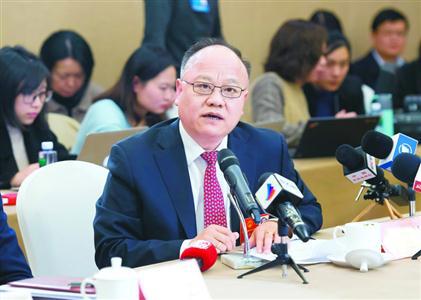 上海团7位代表就五个中心建设与网友互动交流