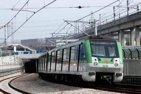 2号线越江段:南京东路站↔陆家嘴站↑
