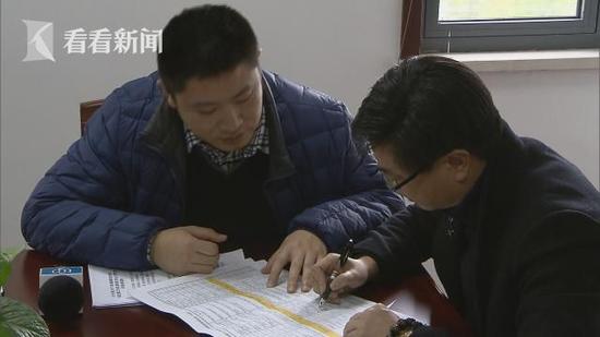 小区路面开挖未警示 居民停车陷沟里投诉无门