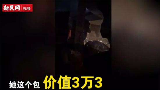 图说:出租车师傅在视频中表示,有乘客遗失了一个价值3万3千元的包在其车上。新民晚报新民网记者 陈炅玮 摄
