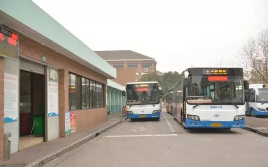 经过杨浦大桥的大桥四线↑
