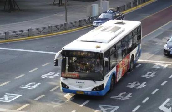 穿越延安东路隧道的隧道六线↑
