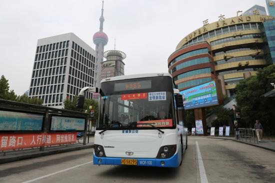 经过南浦大桥的985路↑
