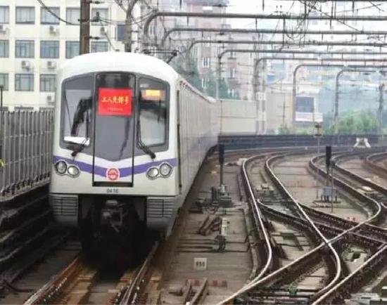 4号线越江段:杨树浦路站↔浦东大道站、南浦大桥站↔塘桥站↑