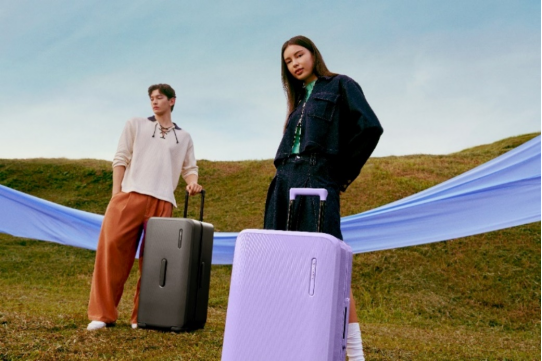 新秀丽ZIVO系列，左为枪灰色，右为薰衣草紫