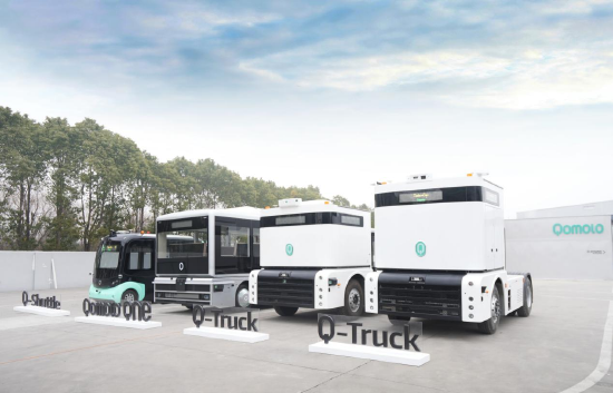 在西井科技测试场地的Qomolo 家族 (包含智能换电版Q-Truck)