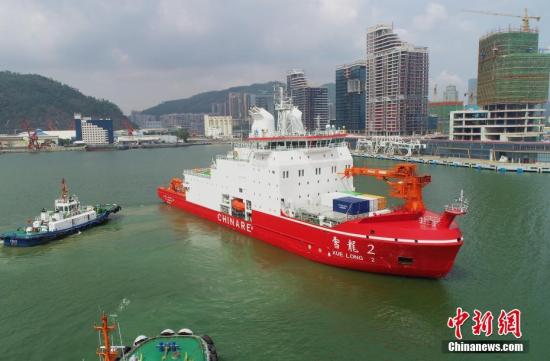 　　10月13日，中国自主建造的首艘极地科学考察破冰船“雪龙2”号及中国第36次南极科考队队员，抵达深圳蛇口邮轮母港CR2码头。中新社记者 陈文 摄