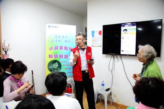 志愿精神帮助紧跟时代 静安小蜜蜂志愿者新开