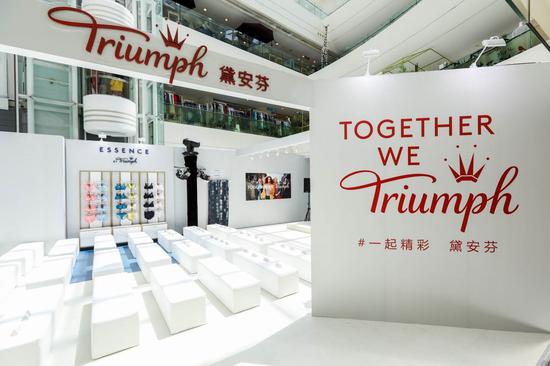 应采儿刘芸携手亮相“一起精彩 黛安芬”主题发布会