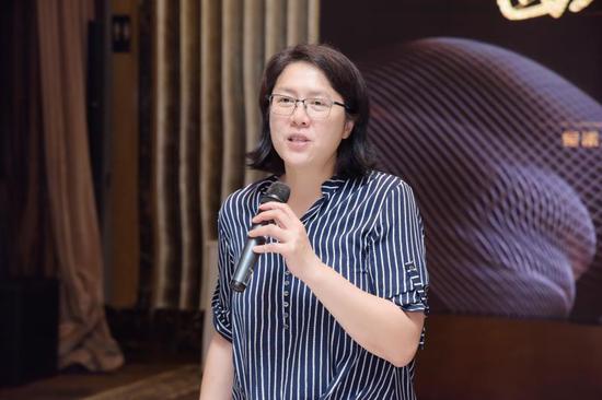 钜派投资集团首席运营官王洁凤女士与媒体交流