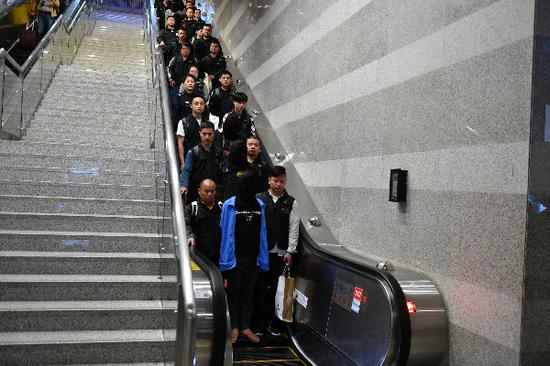 图说:黄浦警方抓获谢某、陈某等32名犯罪嫌疑人。黄浦公安分局供图(下同)