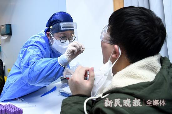 图说：同仁医院 新民晚报记者 徐程 摄