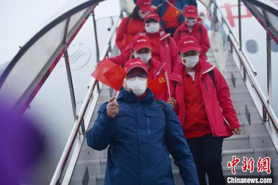 医护们乘坐“凯旋号”航班归来。瑞金医院供图