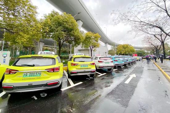 图说:虹桥机场出租车蓄车场充电示范点正式建成投用 采访对象供图