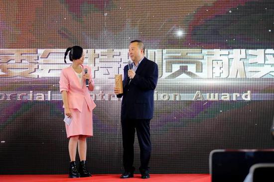 《这里黎明静悄悄》导演滕俊杰