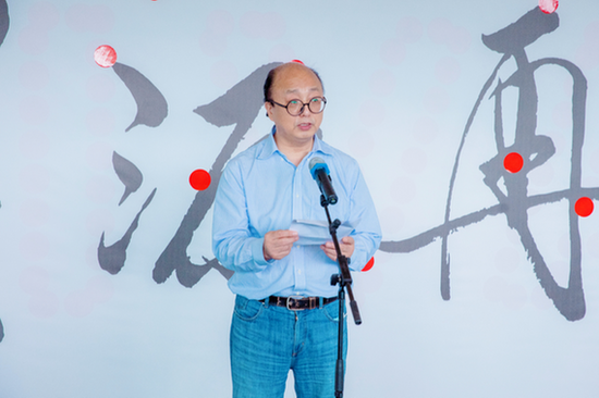 图为上海视觉艺术学院校长周斌致辞,并宣布展览开幕。新华网 发