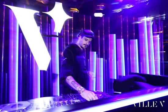 After party，动感热情的DJ表演