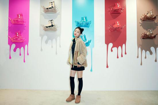 UGG®亚太区品牌代言人周冬雨演绎“茸系时髦”