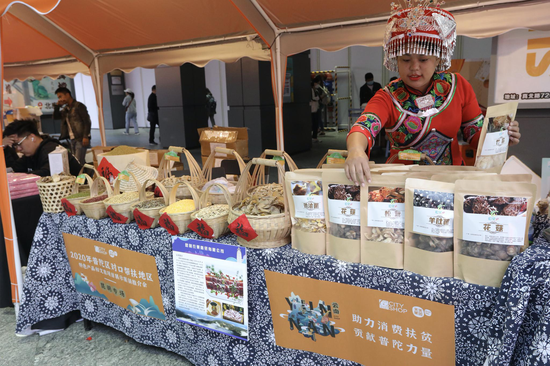 琳琅满目的云南特色优质农产品为市民献上一场饕餮盛宴