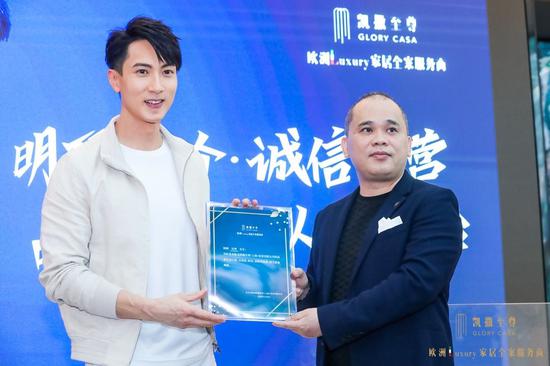 图注：吴尊和红星美凯龙家居集团副总裁、凯撒至尊进口家居总裁、管理学博士刘中露先生Mr.Andy