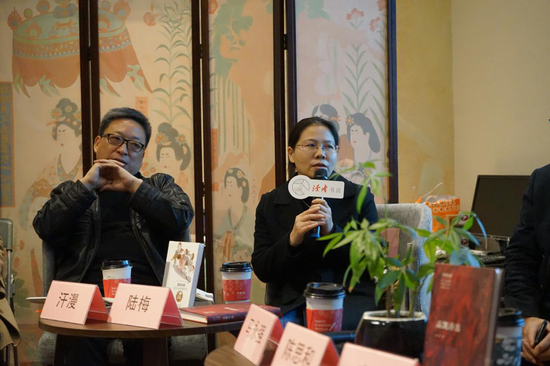 左：汗漫，右：陆梅