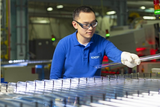 位于浙江缙云的肖特药用玻管工厂供应高品质I 型硼硅酸盐玻璃管，用于包装疫苗和其他重要药品。