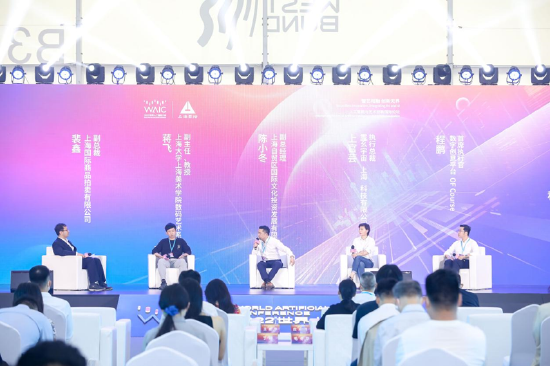 圆桌论坛环节嘉宾交流