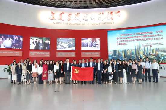 图：2023年9月，上海分行党委及中层干部赴浦东开发开放主题展参观见学