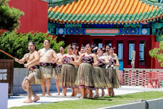 毛利Ngāti Whakaue部落传统表演团带来震撼表演