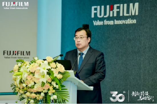 　　中国（上海）自由贸易试验区管理委员会保税区管理局（上海东方枢纽国际商务合作区管理局）副局长赵宇刚致辞