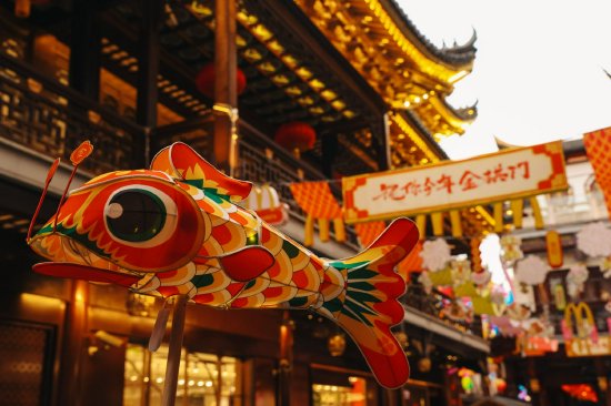 上海豫园灯会 “祝你今年金拱门”新春“非遗华灯宴”