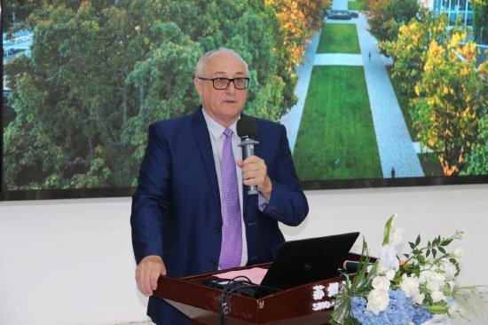 枫华国际部总校长Mark Wuerch