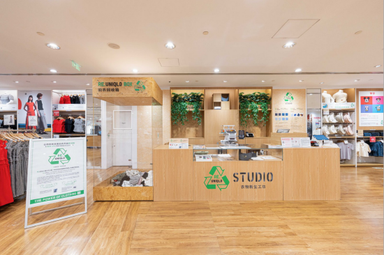 上海淮海中路全球旗舰店RE.UNIQLO衣物回收箱