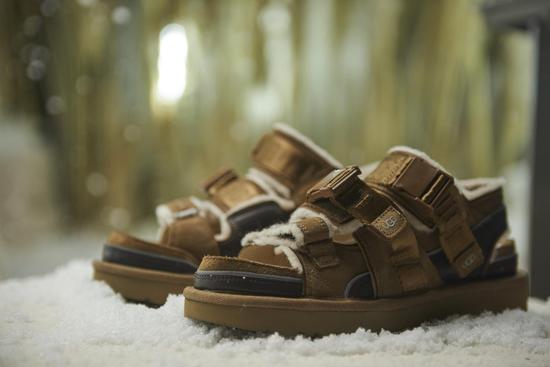 UGG® X Feng Chen Wang 限量联名合作系列首次亮相于由时装设计师王逢陈打造的创意艺术空间