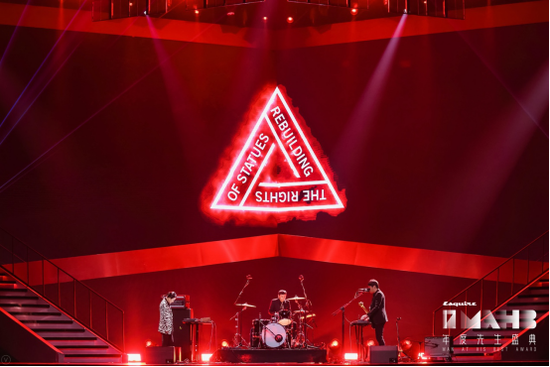 重塑雕像的权利压轴演唱《Hailing Drums》