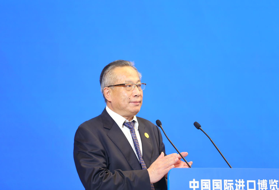 图为中国国际进口博览局副局长刘福学发表讲话。新华网 吴一航摄