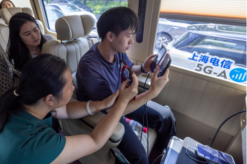 (上海电信在徐家汇完成百站F+T 3CC连片覆盖,用户可体验到5G-A的极致网速)