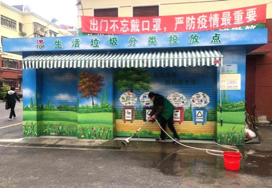 图说:四分类垃圾投放点。浦欣坂 摄