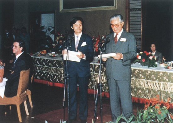 1988年11月11日，荣毅仁先生在开业招待会上致辞