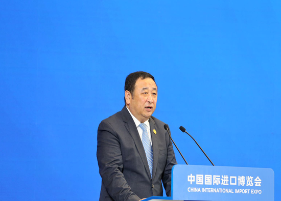 图为中国国际进口博览局副局长、展盟秘书长孙成海发表讲话。新华网 吴一航摄