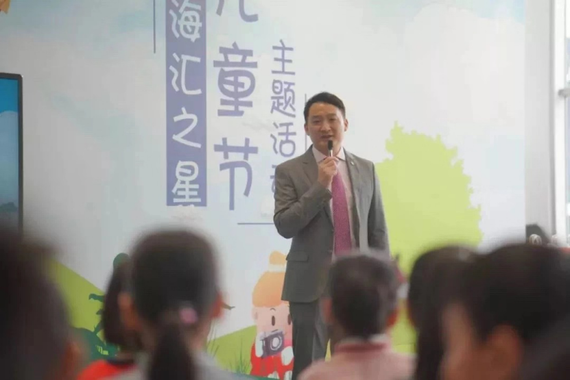 由上海汇之星总经理徐烈君先生欢迎致辞