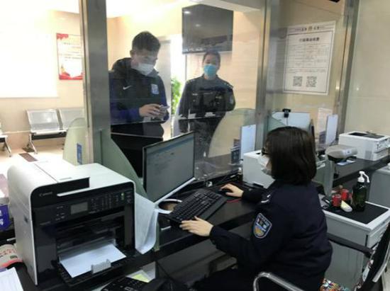 徐汇分局人口办_徐汇公安分局人口办开展身份证登记指纹信息集中宣传活动