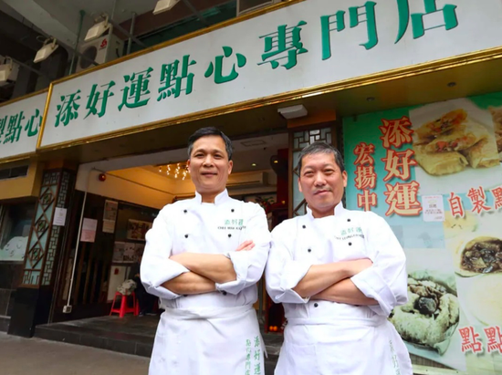 左:麦桂培 右:梁辉强
