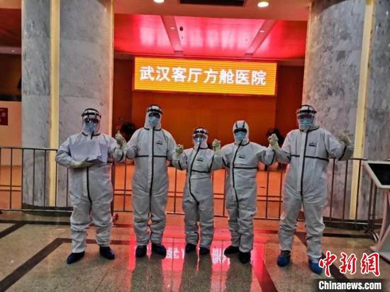 同济大学附属东方医院国际应急医疗队进驻武汉客厅方舱医院。东方医院供图

