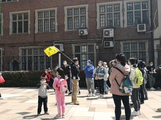 图说:市民参加微旅行体验